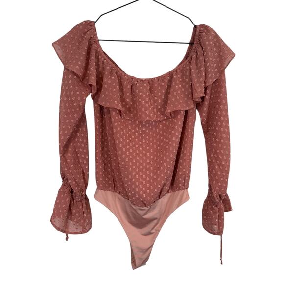 Lulu's Feeling Flouncy Mauve Swiss Dot Ruffle Off the Shoulder Bodysuit Small - Picture 3 of 7